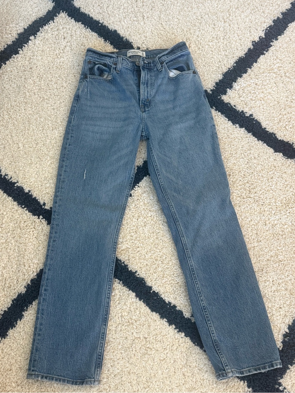 Abercrombie 90’s Straight Ultra High-Rise Jeans in Blue